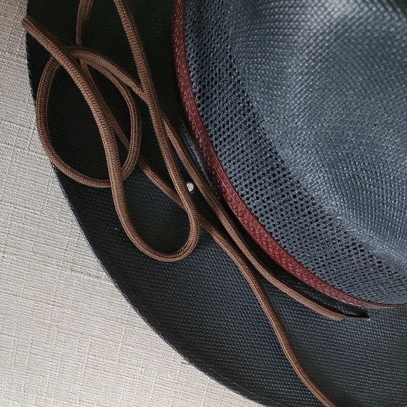 BLACK STRAW HAT with red leather trim - Picture 3 of 7